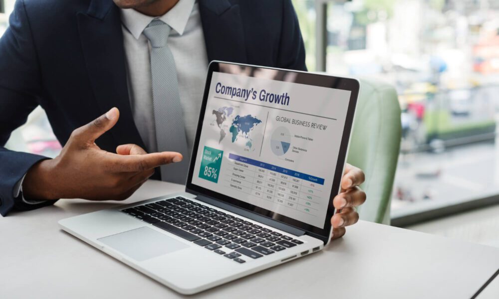 Learn how robo-advisors generate passive income through automated investing. Beginner guide to AI investing platforms and portfolio management.